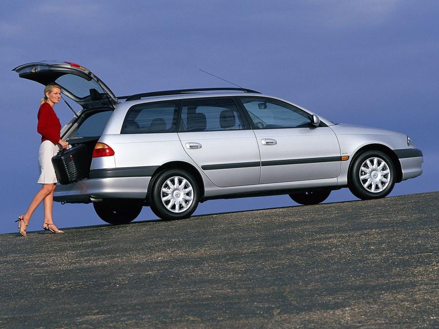  Toyota Avensis Wagon 2000 года  (фото 8 из 10)